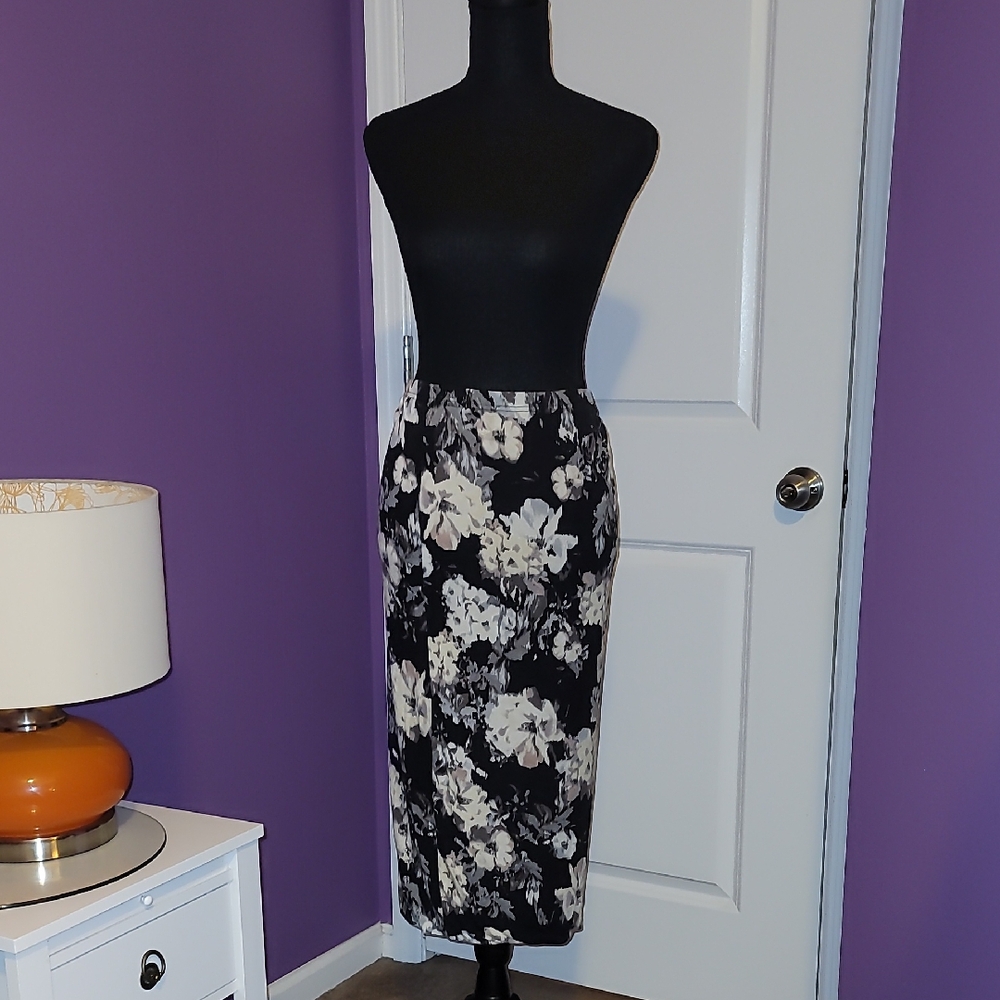 i jeans by Buffalo Black and White Floral Midi Skirt Sz: L